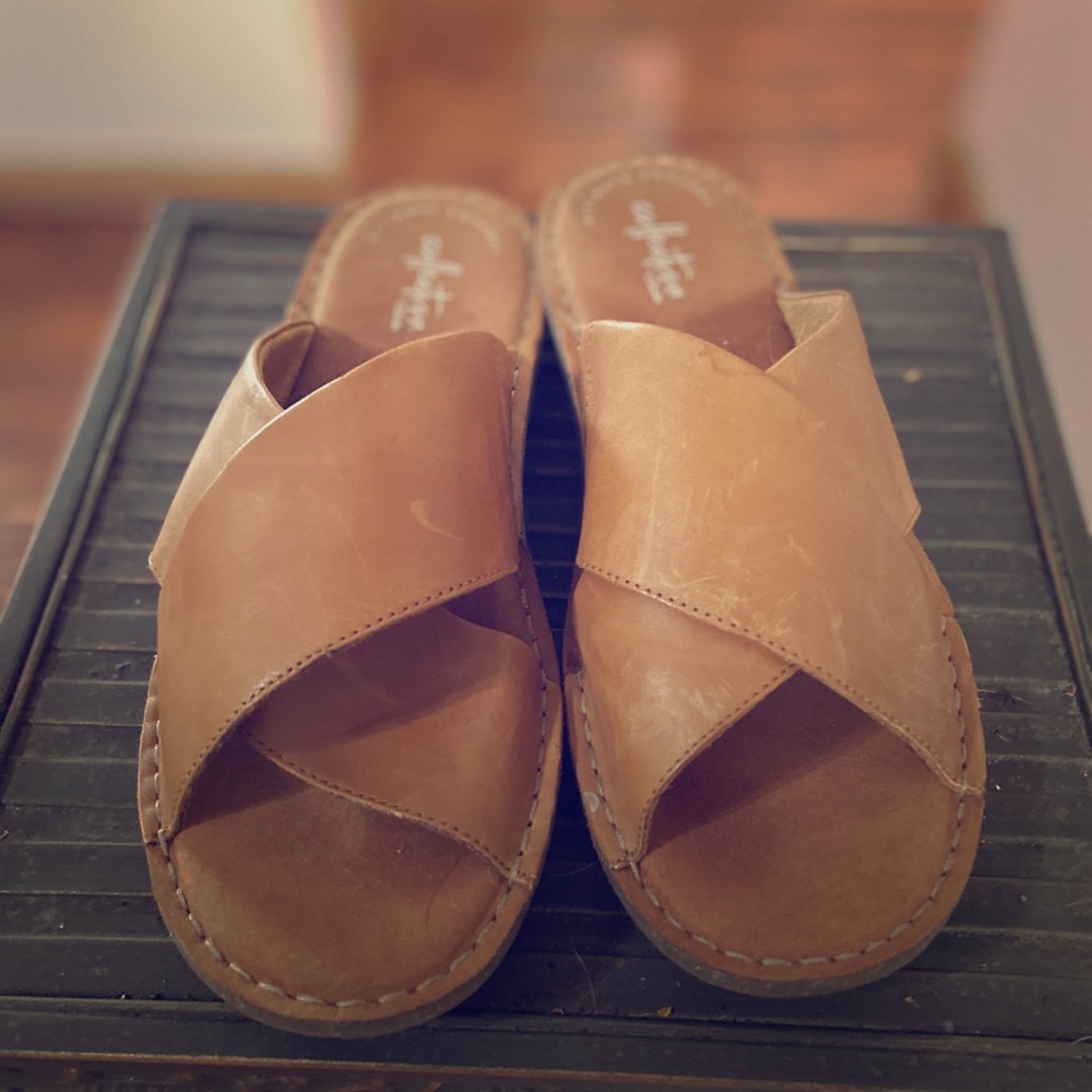 Clarks brown leather flat sandals